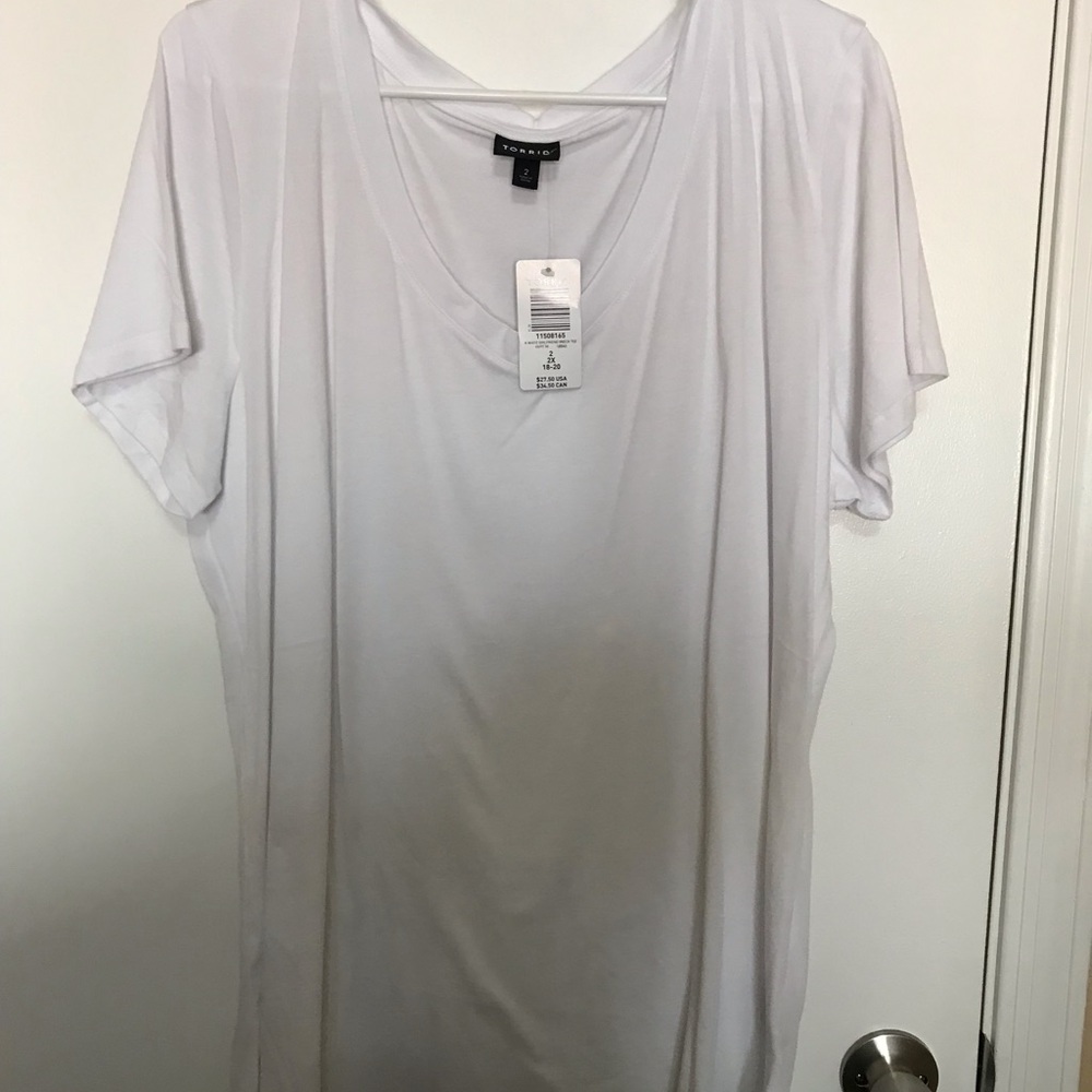 White v neck t shirt